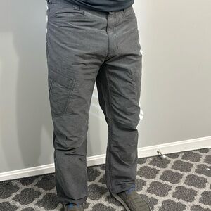 Eddie Bauer pants with pockets